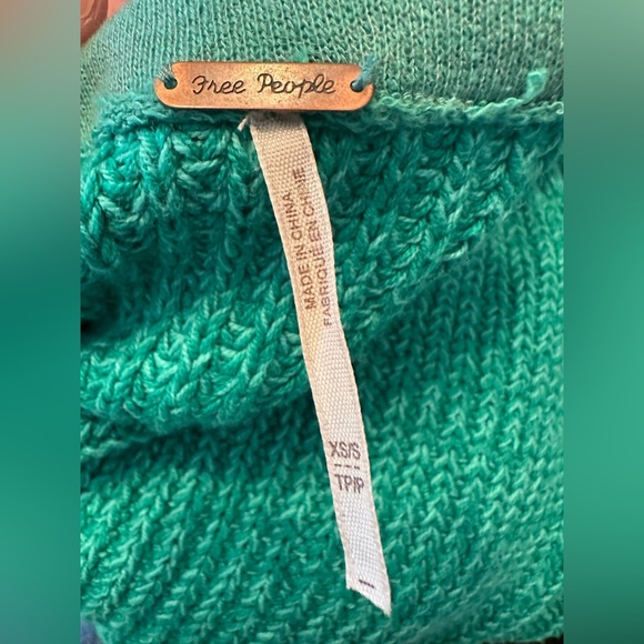 Free People FP oversized v neck Green Off Shoulder Sweater Chunky Knit pullover - Picture 5 of 5